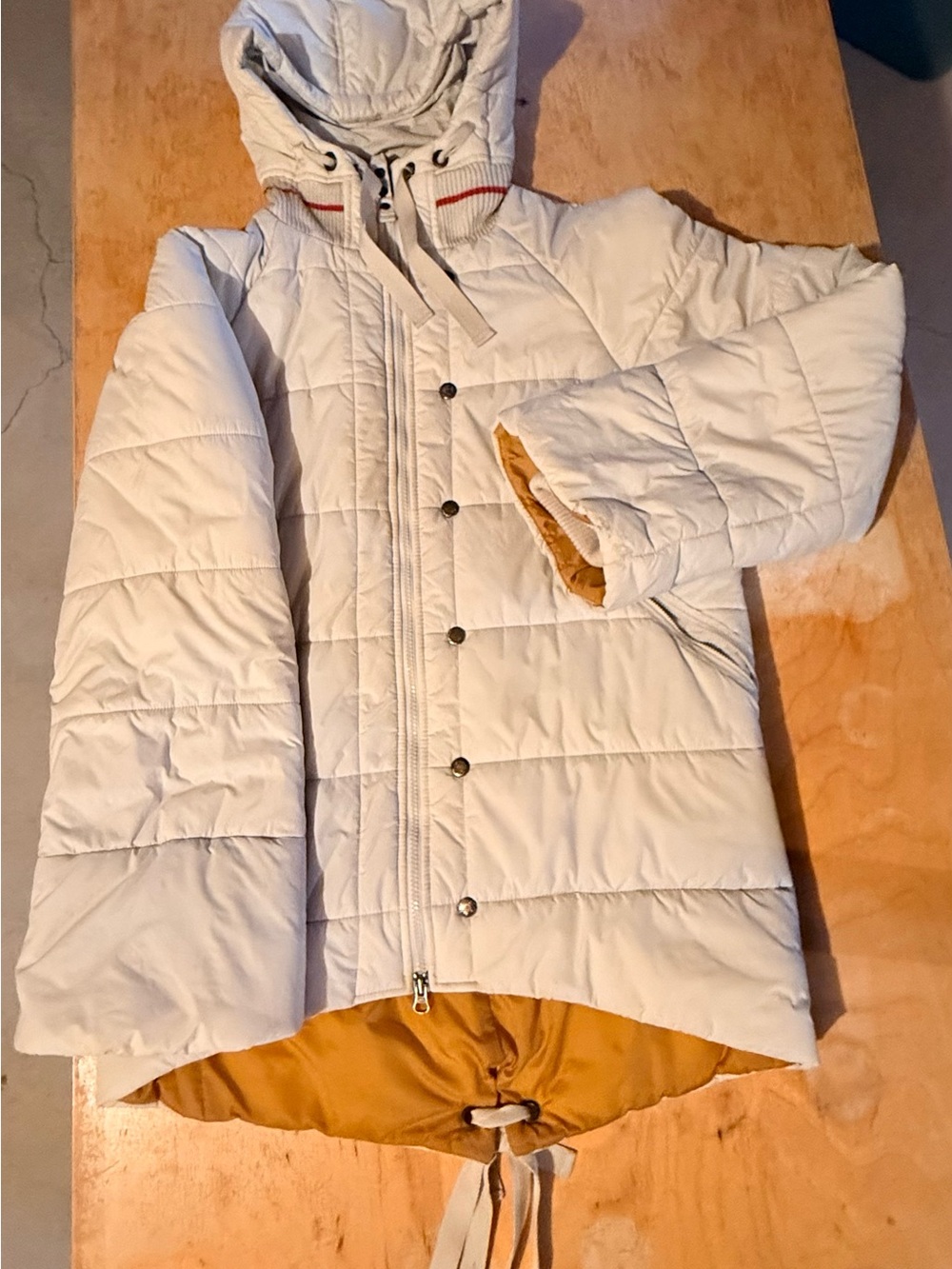 Y2K Vintage Women’s Hooded Puffer Jacket in Off-White with Contrast Lining